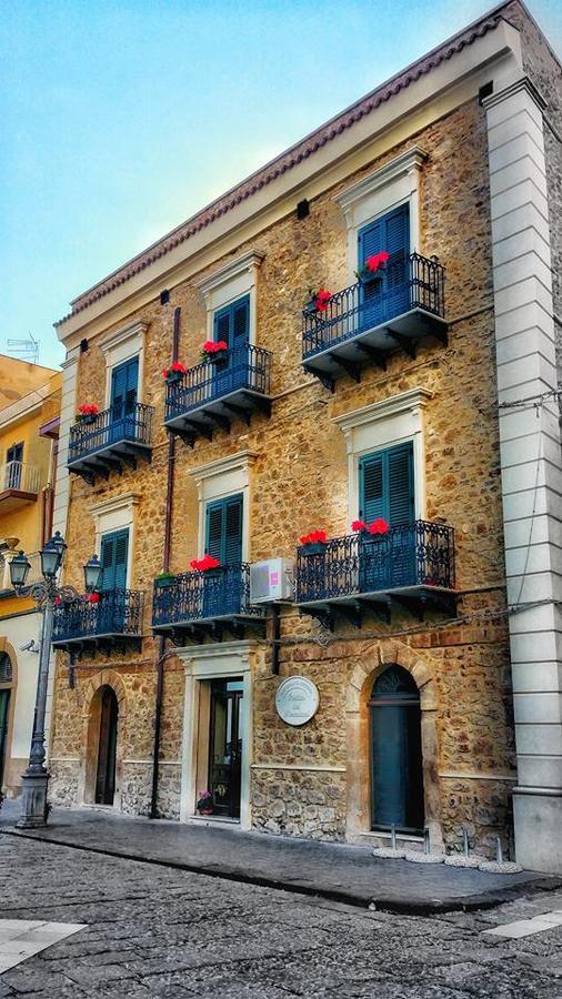 Il Portico Dei Normanni Butera Exterior foto